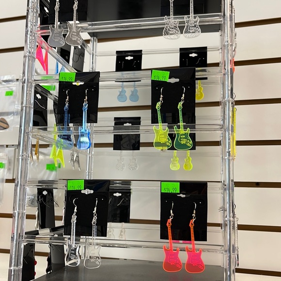 Guitar Shaped Earrings like a Strat - Picture 3 of 5